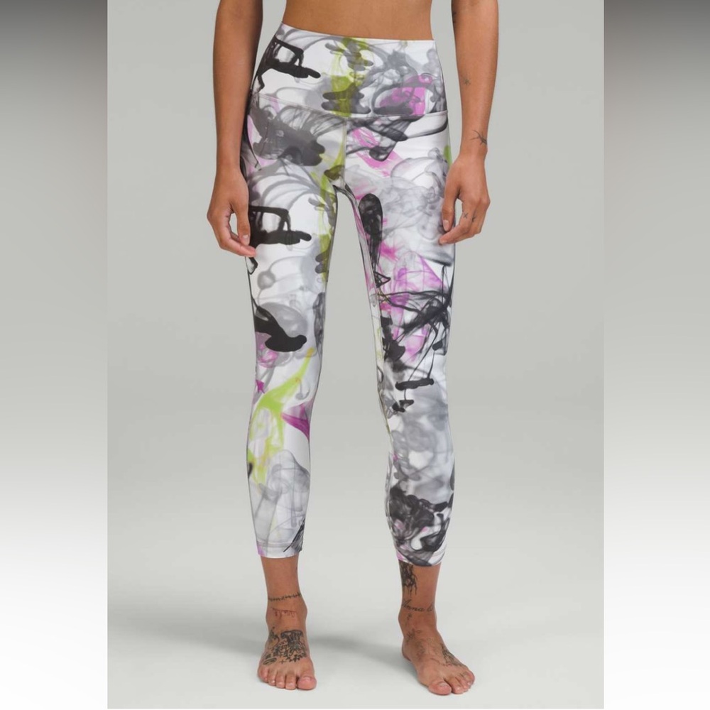 Lululemon Throwback Print Align High-Rise Pant 25"
Unicorn Throwback White Multi